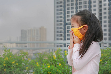 天空 保护 流感 女孩 面对 照顾 女儿 污染 发烧 一氧化碳