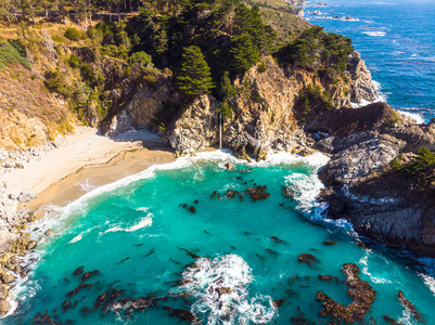 海湾 风景 假期 海岸线 地中海 无人机 瀑布 美丽的 旅游业