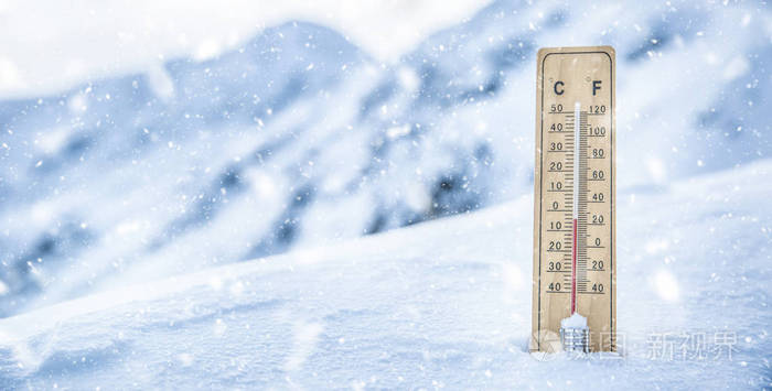 雪山上的温度计显示温度低于零度下雪时的低温摄氏度和华氏度