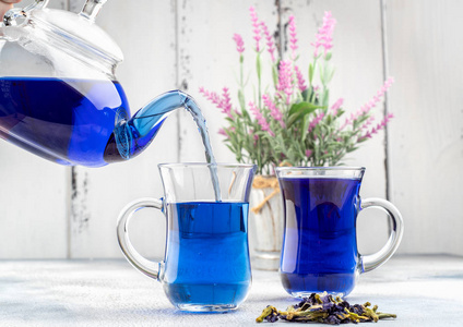 Twocupandteapotbutterflypeaflowerbluetea.Healthydetox