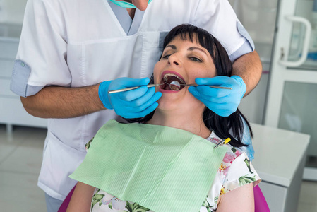 牙齿 治疗 医生 治愈 检查 临床 病人 诊所 牙科 专家