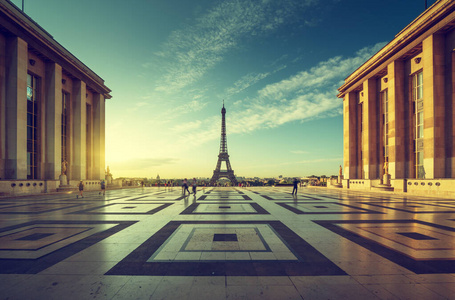 法国巴黎埃菲尔铁塔清晨景色