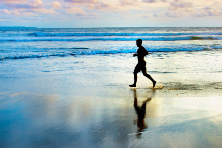 身体 慢跑 假日 夏天 运动 运动员 海洋 轮廓 印度尼西亚