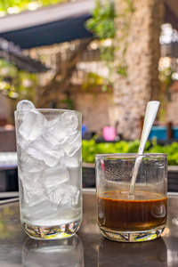 越南煮的咖啡和炼乳加冰块