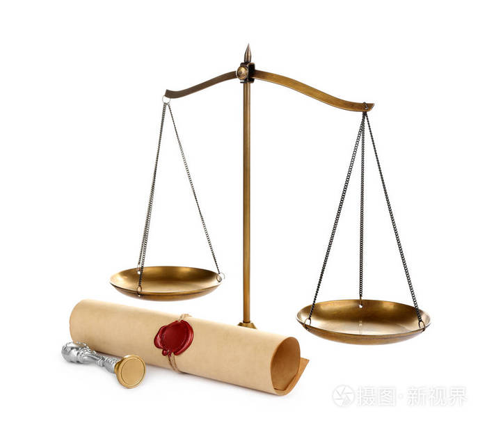 公证人的钢笔密封的文件和天平隔离在白纸上