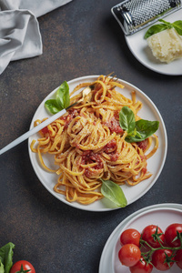 tagliatelle with tomato sause 