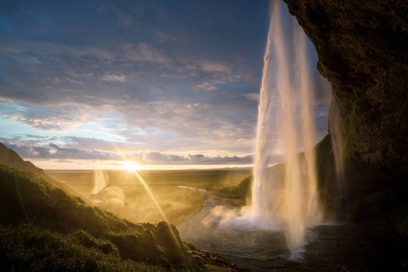 冰岛，日落时的塞尔哈兰斯沃斯瀑布