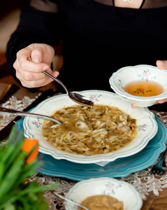 美味的 蔬菜 盘子 面包 桌子 午餐 热的 小吃 烹饪 勺子