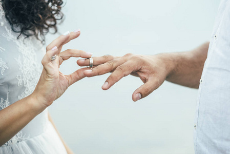 成人 婚礼 浪漫 戒指 手指 仪式 结婚 人类 夫妇 自然