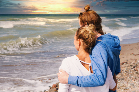 新婚 浪漫的 假日 在一起 海滨 夏天 求助 日落 男人