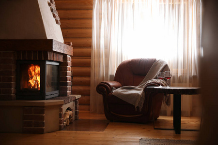 热的 小屋 地板 木柴 窗口 季节 在室内 冬天 安慰 壁炉