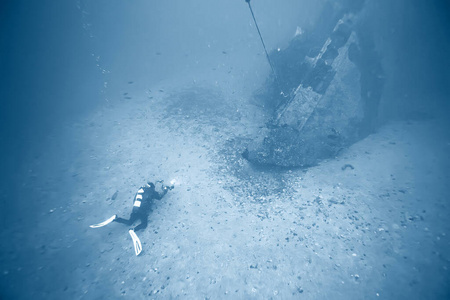 搜索 发现 深的 男人 暗礁 水下 沉船 潜水员 地中海