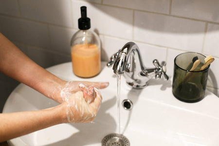 健康 水龙头 保护 技术 预防 病毒 浴室 液体 泡沫 手指