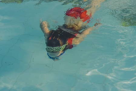 训练 假日 护目镜 闲暇 游泳运动员 快乐 童年 水塘 面对