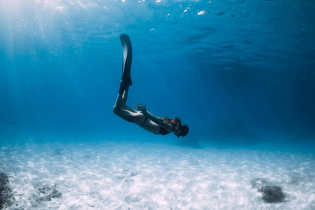 自由的 在下面 冒险 姿势 面具 潜水员 极端 太平洋 水下