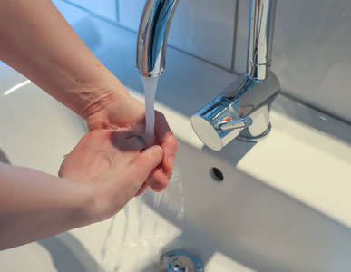 冠状病毒 病毒 洗手间 消毒 照顾 细菌 水龙头 卫生 健康