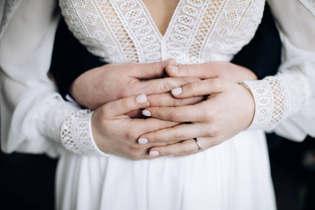仪式 婚礼 手指 浪漫 美丽的 订婚 结婚 庆祝 夫妇 戒指