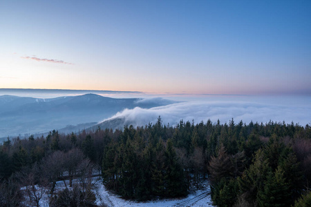 冬天 太阳 薄雾 全景图 早晨 天空 山谷 小山 日出 风景