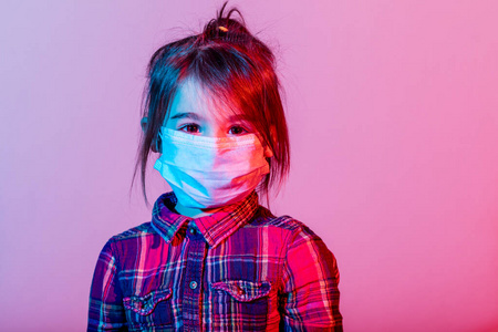 感染 新型冠状病毒 女孩 肖像 童年 充血 面具 空气污染