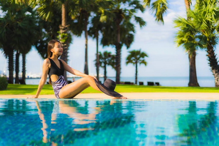 求助 旅行 假期 亚洲 肖像 享受 海滩 游泳 美丽的 太阳