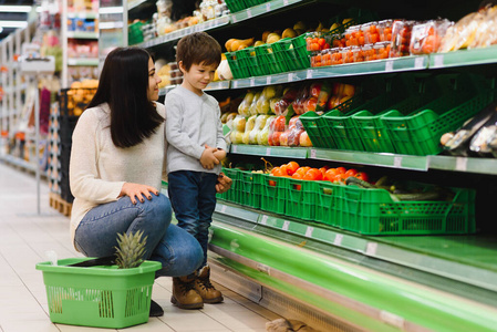 部门 超市 消费主义 市场 母亲 食物 商业 消费者 儿童
