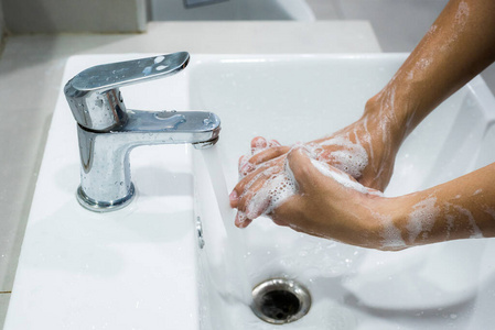 闪耀 个人的 洗手间 保护 手指 运行 防止 棕榈 飞溅