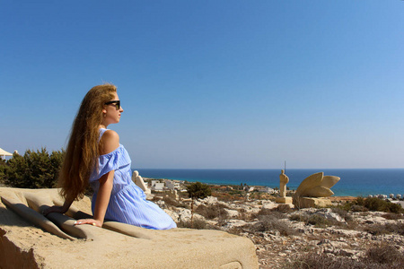 女孩 美女 旅行者 地平线 塞浦路斯 冥想 海滩 瑜伽 旅游业