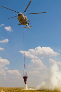 直升机 野生动物 瀑布 危险 运输 夏天 自然 灾难 飞行