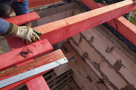 横梁 天空 新的 木匠 木板 建设 安装 建筑 木材 建设者