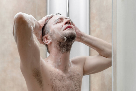 男人 治疗 早晨 洗发水 卫生 浴室 成人 面对 肥皂 淋浴