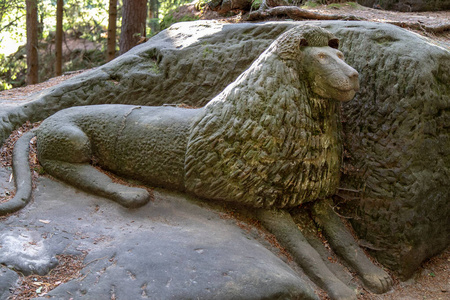 木材 狮子 旅游 救济 观光 历史 景象 雕塑 悬崖 地标
