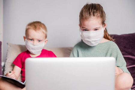 流行病 信息 冠状病毒 家里的孩子 危险 细菌 笔记本电脑