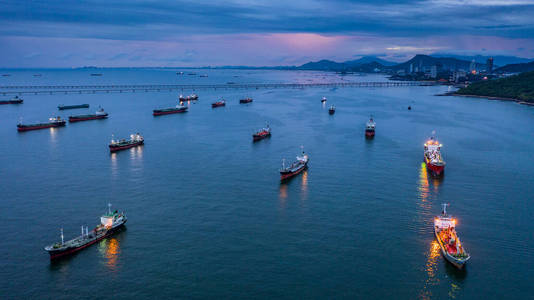 货运 进口商 海关 卡车 码头 海事 运输 贸易 物流 起重机