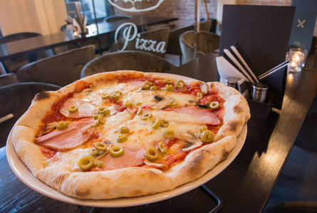披萨 餐厅 美味的 服务 帕尔马干酪 面团 小吃 融化 奶酪