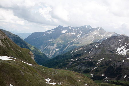 美丽的 全景图 徒步旅行 小山 天空 山谷 旅行 旅游业