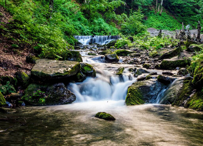 美丽的 风景 公园 旅行 岩石 落下 瀑布 森林 自然 流动