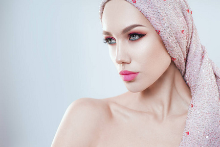 女人 美极了 时尚 流行的 化妆品 样式化 姿势 创造力