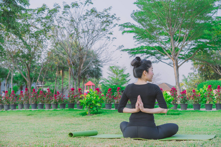 适合 成熟 夏天 女孩 活力 美女 自然 训练 放松 能量