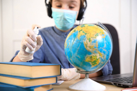 在线 冠状病毒 作业 研究 教育 健康 流感 距离 学习
