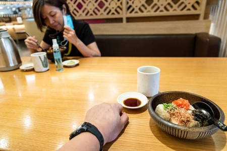 保护 食物 冠状病毒 光晕 距离 亚洲 桌子 流感 传播