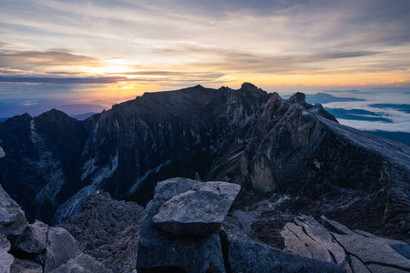 风景 徒步旅行 目的地 天空 攀登 山谷 早晨 小山 斜坡