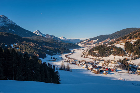 旅游业 滑雪者 全景 运动 白云石 天空 特雷 冬天 阿尔卑斯山
