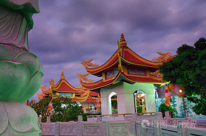 佛寺和宝塔不生夜景越南