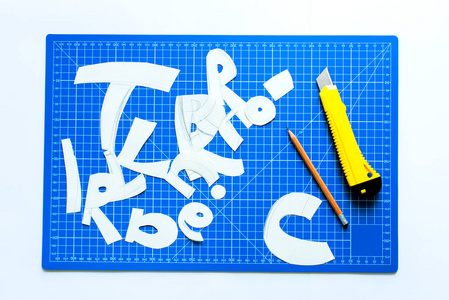 模板手工字母活材料的制作图片
