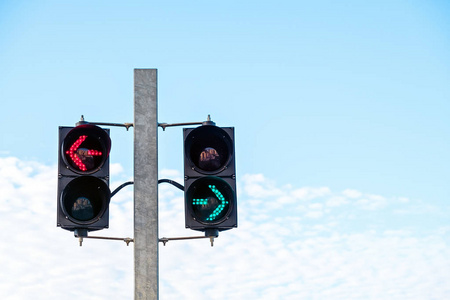 绿色和红色箭头安全灯信号图片