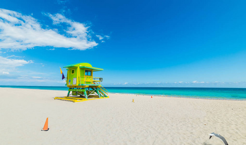 迈阿密海滩彩色救生塔图片