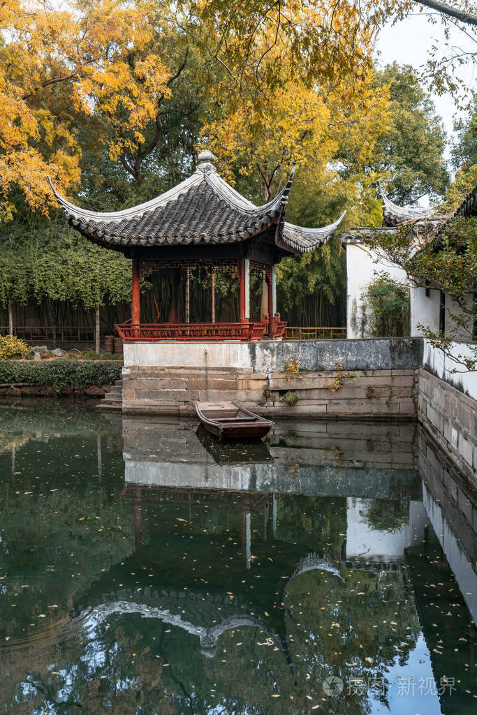 中国苏州园林公园的秋天