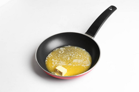 白底融化黄油煎锅图片