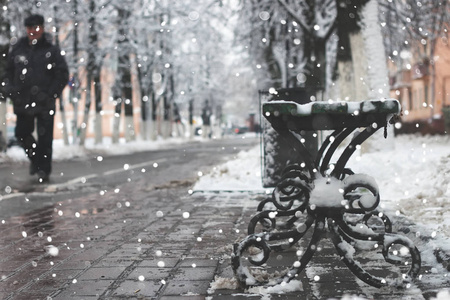 雪凳冬季人行道图片
