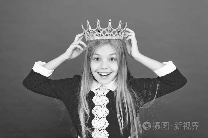 戴王冠的小公主.爆炸性新闻